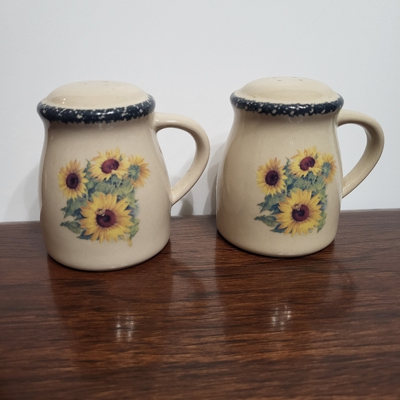 Home & Garden Party Other - Vintage Home & Garden Party Sunflower Salt And Pepper Shaker Set
